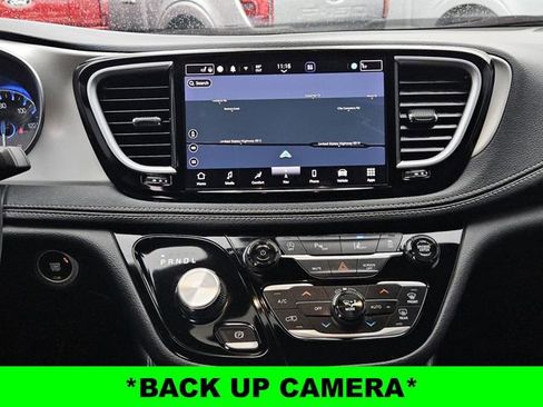Used 2023 Chrysler Pacifica Limited w/ S Appearance Package image 14