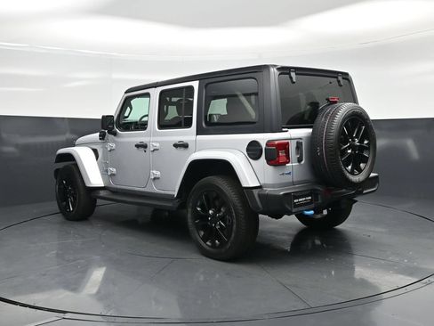 Used 2023 Jeep Wrangler Unlimited Sahara w/ Cold Weather Group AWD/4WD image 7