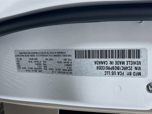 Used 2023 Chrysler Pacifica Touring-L FWD image 38