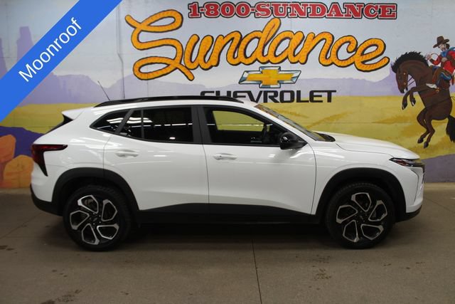 Used 2024 Chevrolet Trax RS w/ Sunroof Package FWD image 1