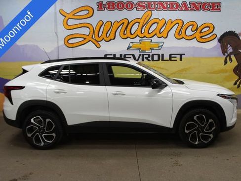 Used 2024 Chevrolet Trax RS w/ Sunroof Package FWD image 1
