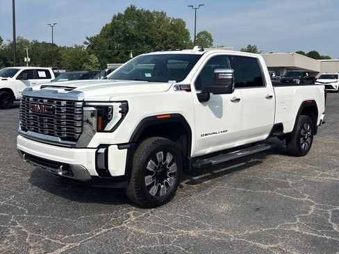 Used 2024 GMC Sierra 2500 Denali AWD/4WD image 3