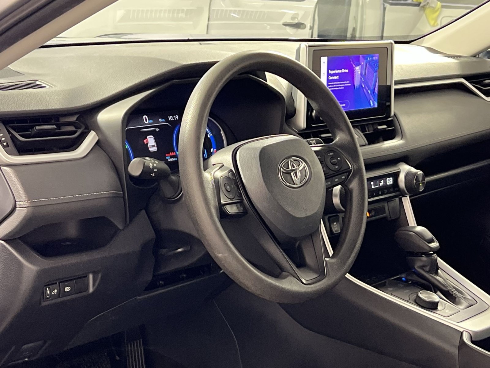 Used 2025 Toyota RAV4 XLE AWD/4WD image 16