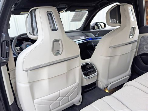 Used 2023 BMW i7 xDrive60 image 40