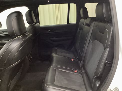 Used 2023 Jeep Grand Cherokee Altitude AWD/4WD image 23