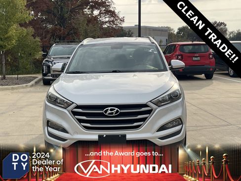Used 2017 Hyundai Tucson SE image 2