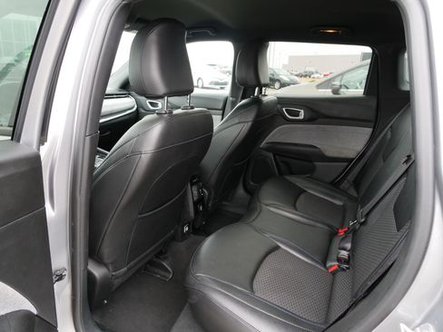 Used 2024 Jeep Compass Latitude image 14