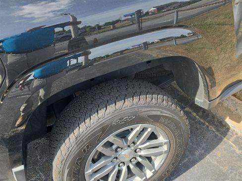 Used 2023 Chevrolet Colorado LT w/ LT Convenience Package II image 2