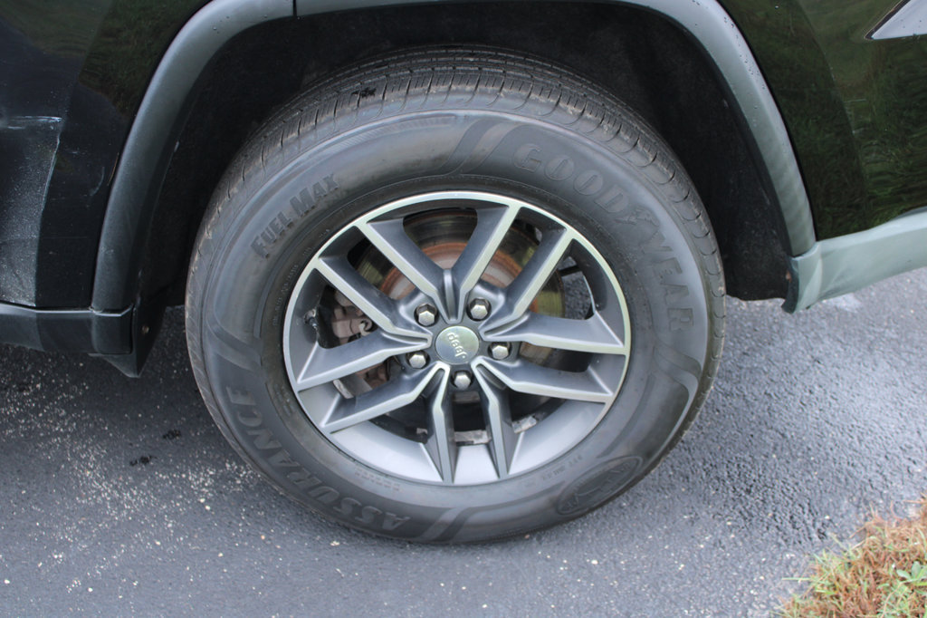 Used 2017 Jeep Grand Cherokee Limited AWD/4WD image 8