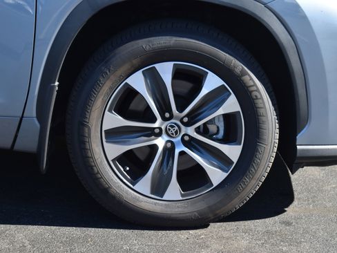 Used 2023 Toyota Highlander L image 38