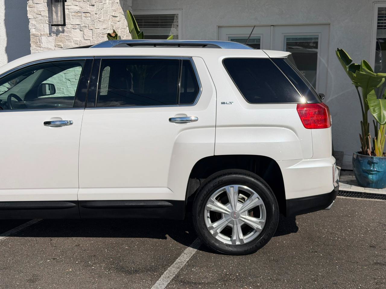 Used 2017 GMC Terrain SLT w/ Open Road Package FWD image 10