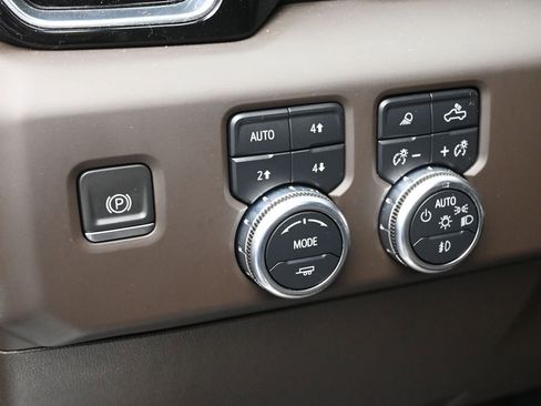 Used 2023 GMC Sierra 1500 Denali w/ Technology Package AWD/4WD image 11