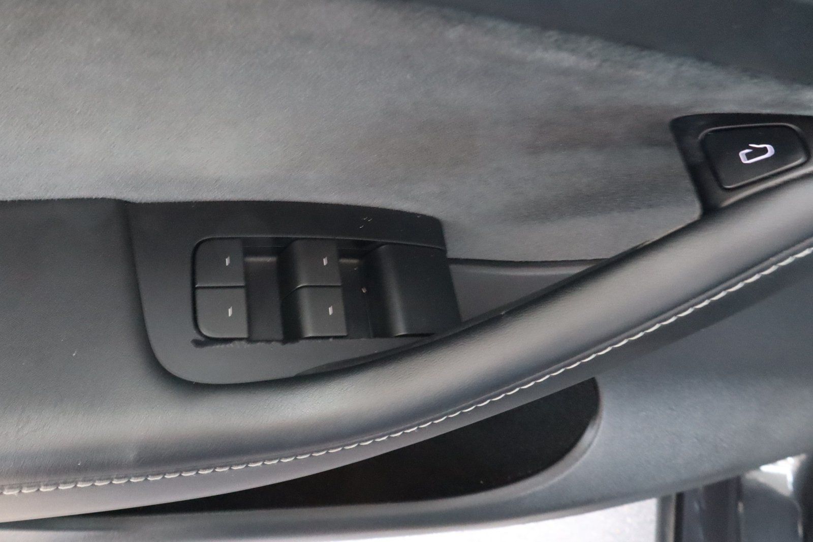 Used 2024 Tesla Model Y Long Range RWD image 19
