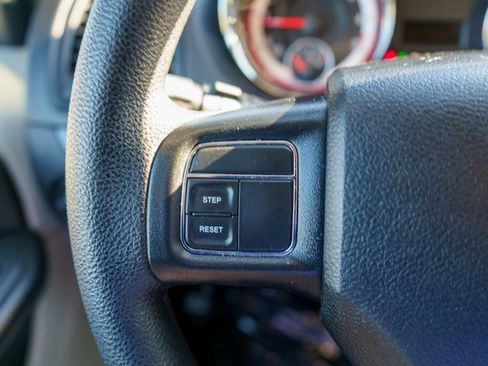 Used 2019 Dodge Grand Caravan SE image 25