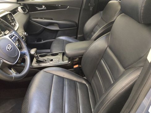 Used 2020 Kia Sorento EX image 17