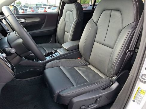 Certified 2023 Volvo XC40 B5 Ultimate w/ Protection Package Premier AWD/4WD image 13