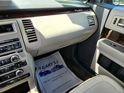 Used 2011 Ford Flex SEL w/ Rapid Spec Order Code image 18
