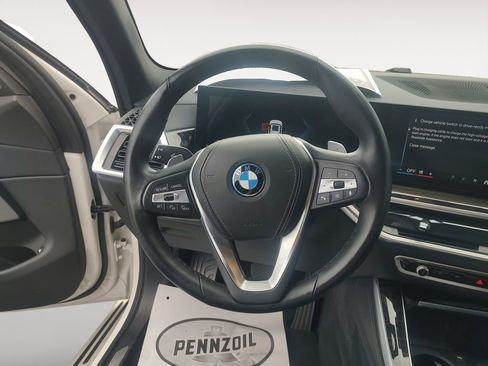 Used 2025 BMW X5 xDrive50e AWD/4WD image 12