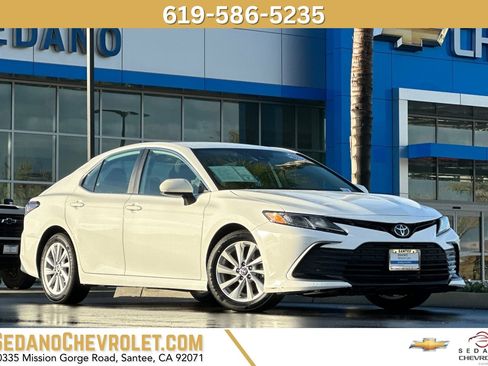 Used 2021 Toyota Camry LE image 1