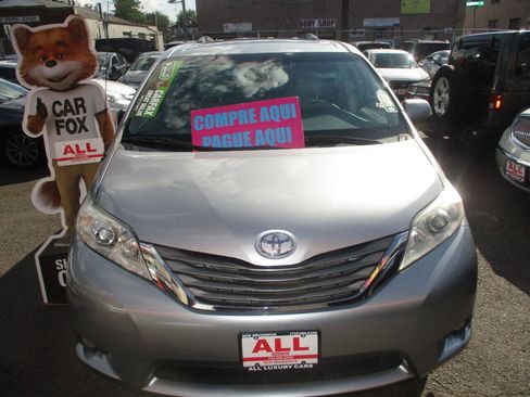 Used 2014 Toyota Sienna XLE image 6