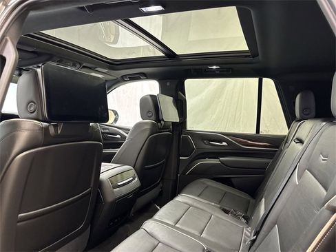 Used 2021 Cadillac Escalade Premium Luxury image 14