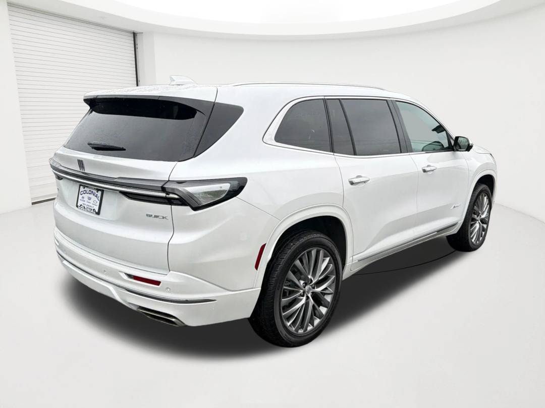 Used 2025 Buick Enclave Avenir AWD/4WD image 5