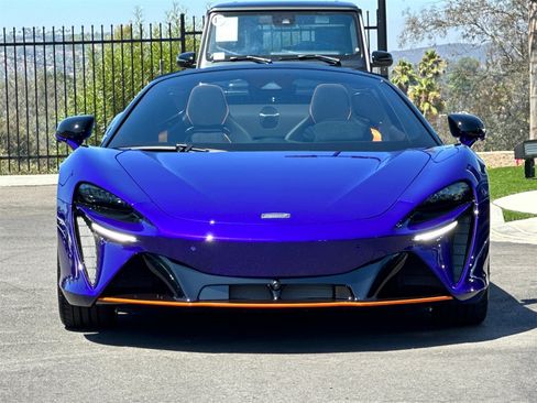 Used 2025 McLaren Artura Spider image 8