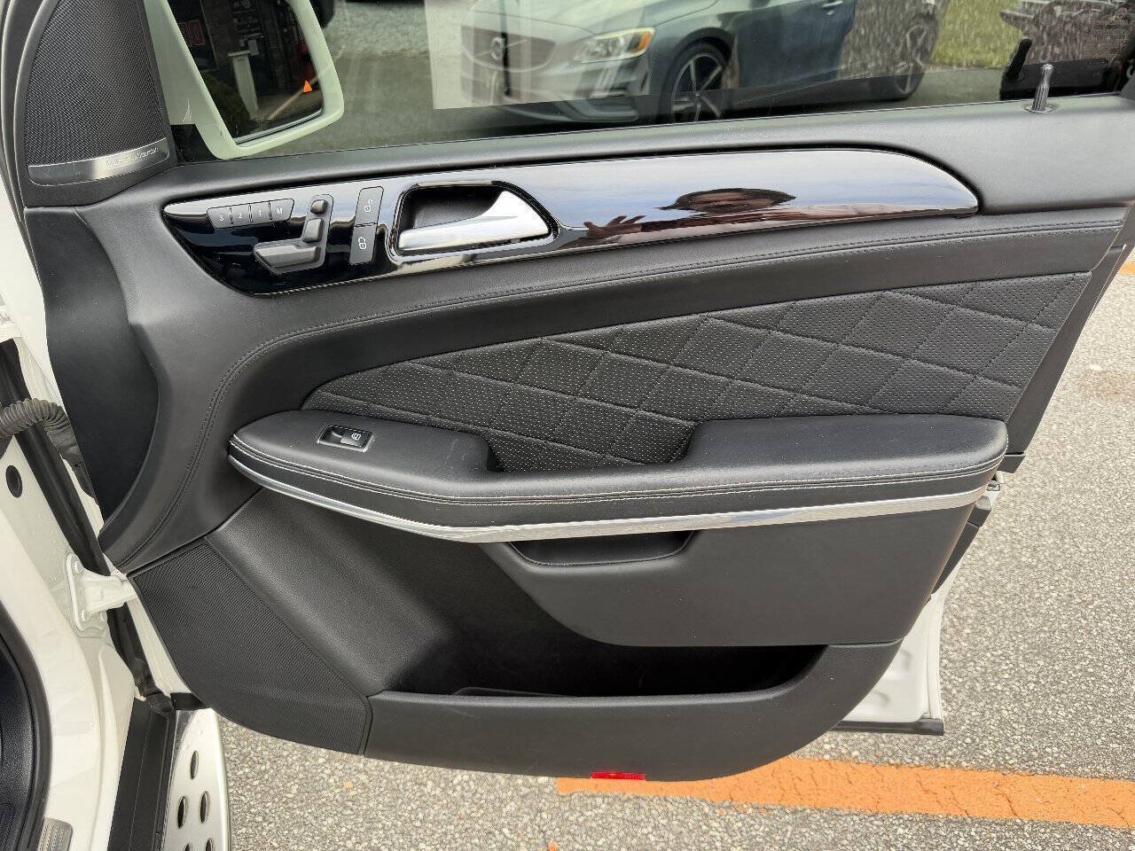 Used 2014 Mercedes-Benz GL 550 4MATIC image 22