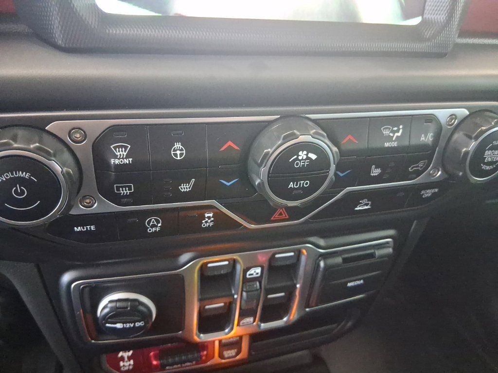 Used 2023 Jeep Gladiator Rubicon w/ Cold Weather Group AWD/4WD image 14