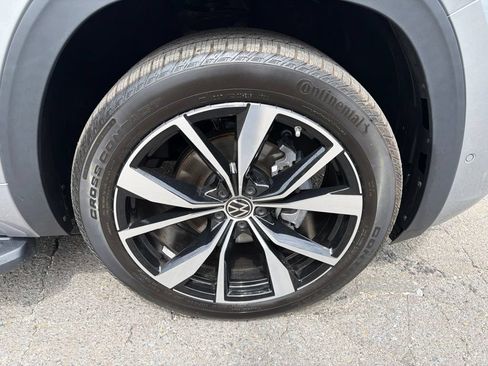Used 2025 Volkswagen Atlas Cross Sport SEL Premium R-Line AWD/4WD image 9