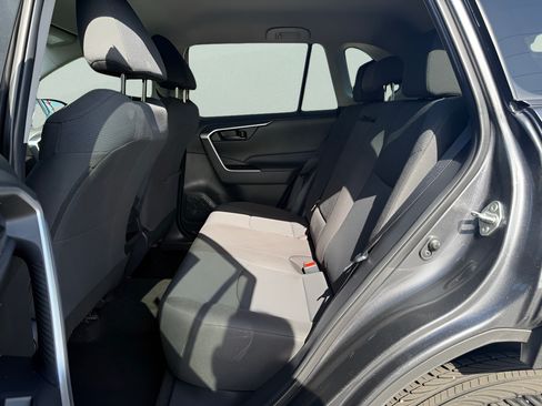 Used 2020 Toyota RAV4 LE FWD image 11
