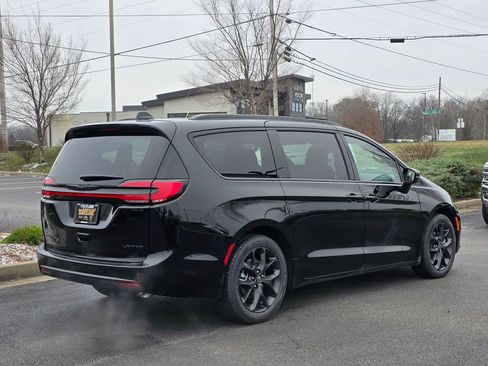 New 2026 Chrysler Pacifica Limited w/ S Appearance Package image 5