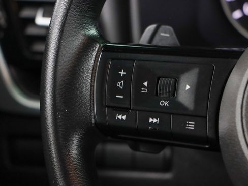 Used 2022 Nissan Rogue SV FWD image 13