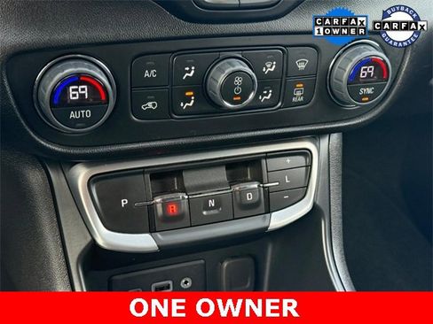 Used 2024 GMC Terrain SLE w/ Driver Convenience Package image 18