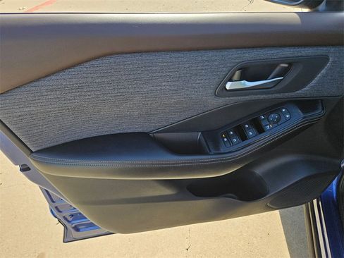 Used 2023 Nissan Rogue SV image 14