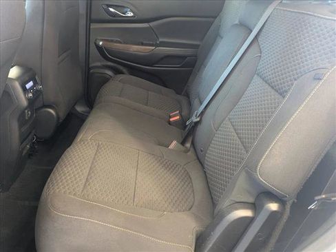 Used 2019 GMC Acadia SLE image 17