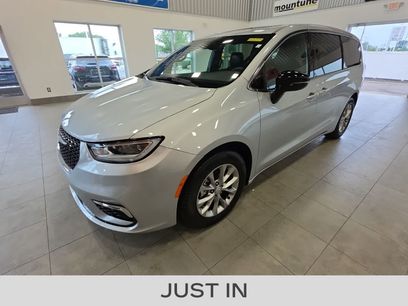 Used 2026 Chrysler Pacifica Limited