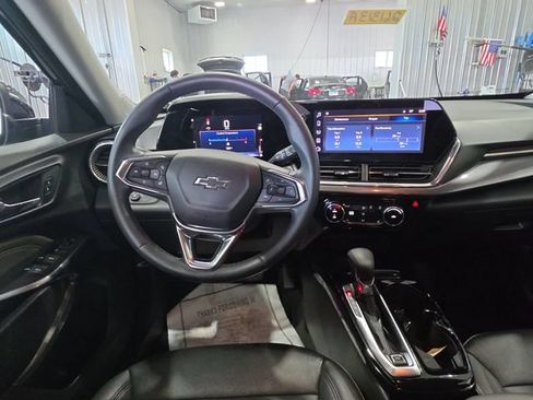Used 2025 Chevrolet Trax ACTIV w/ Driver Confidence Package FWD image 10
