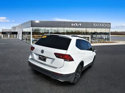 Used 2021 Volkswagen Tiguan SE FWD image 3