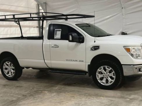 Used 2017 Nissan Titan SV image 2