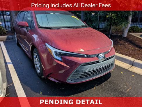 Certified 2025 Toyota Corolla LE FWD image 1