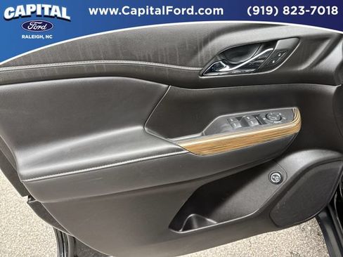 Used 2022 GMC Acadia SLE w/ Driver Convenience Package FWD image 20