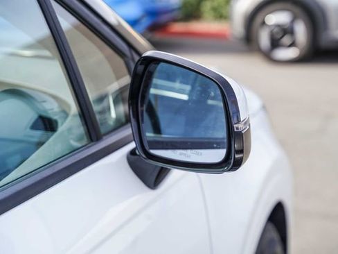 Certified 2024 Kia Carnival LX image 8