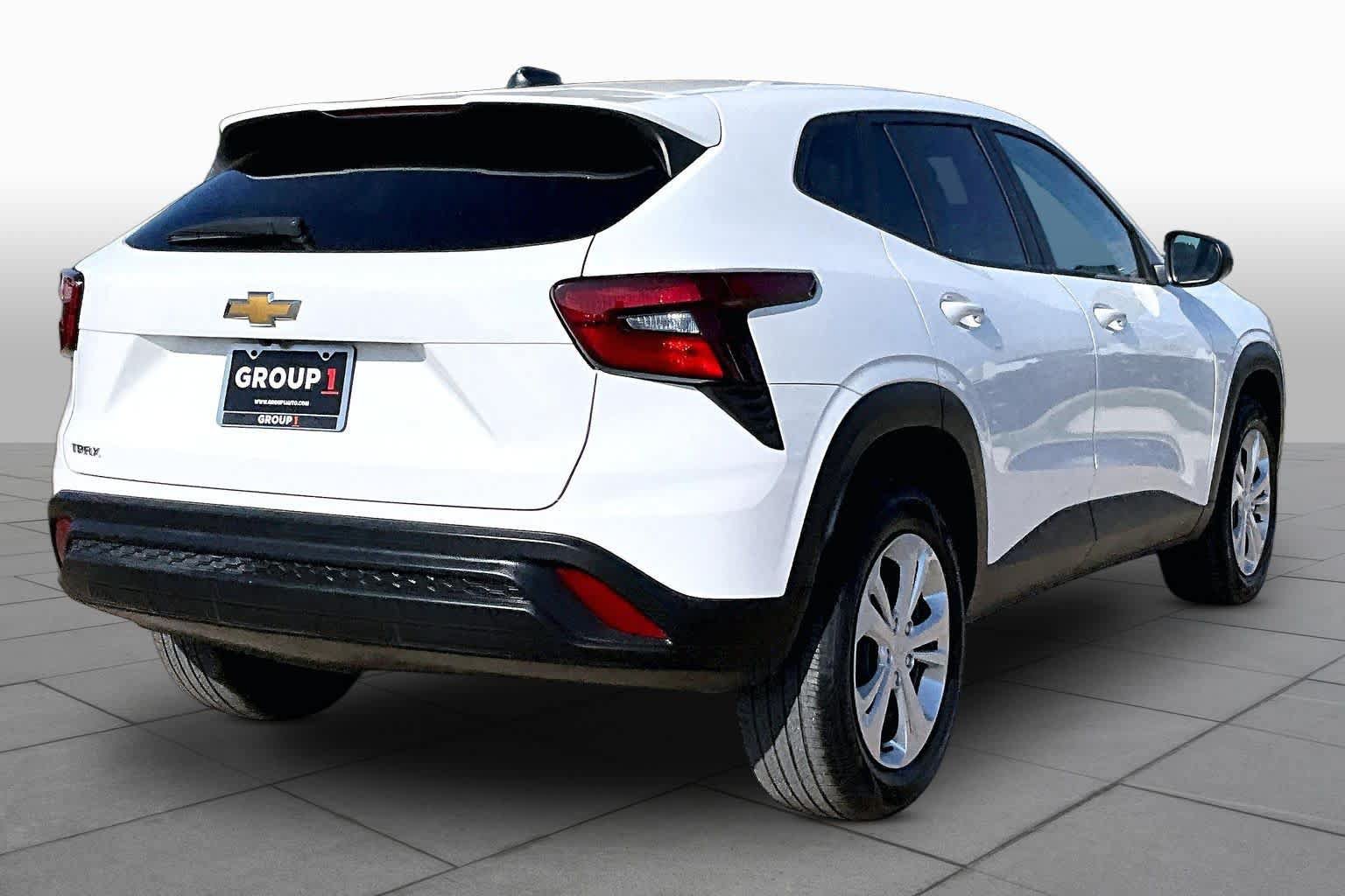 Used 2025 Chevrolet Trax LS FWD image 13