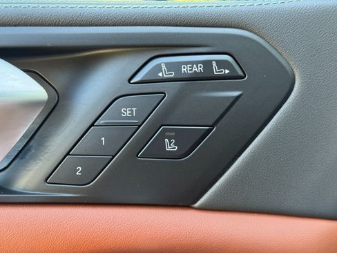Used 2023 BMW X7 M60i w/ Climate Comfort Package AWD/4WD image 18