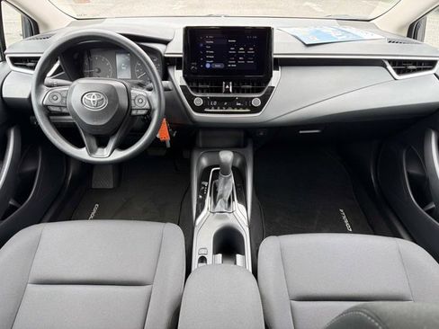 Used 2025 Toyota Corolla LE image 21