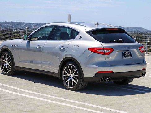 Used 2017 Maserati Levante S AWD/4WD image 6