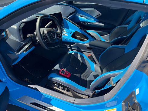 Used 2022 Chevrolet Corvette Stingray Premium Conv w/ Z51 Performance Package RWD image 2