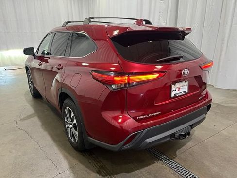 Used 2022 Toyota Highlander XLE AWD/4WD image 6