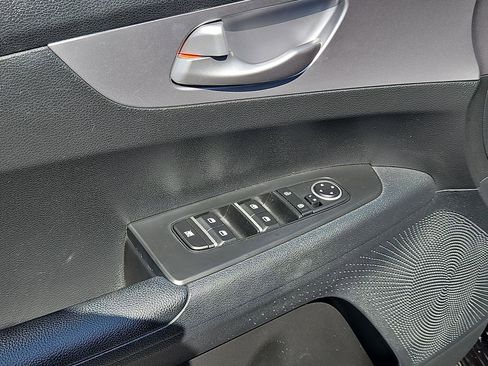 Used 2022 Kia Forte LXS image 16